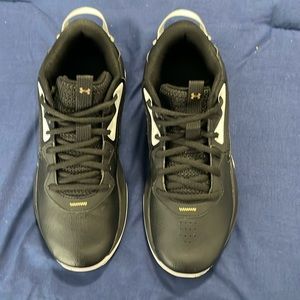 Under Armour Boys Basketball Sneakers